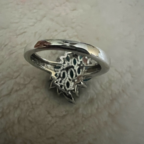 NWOT SAM Blue Topaz Gemstones
Sterling Silver .925 Cluster Ring - Picture 6 of 11